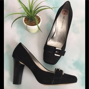 Anne Klein🌷Suede Heels Black Sz 7